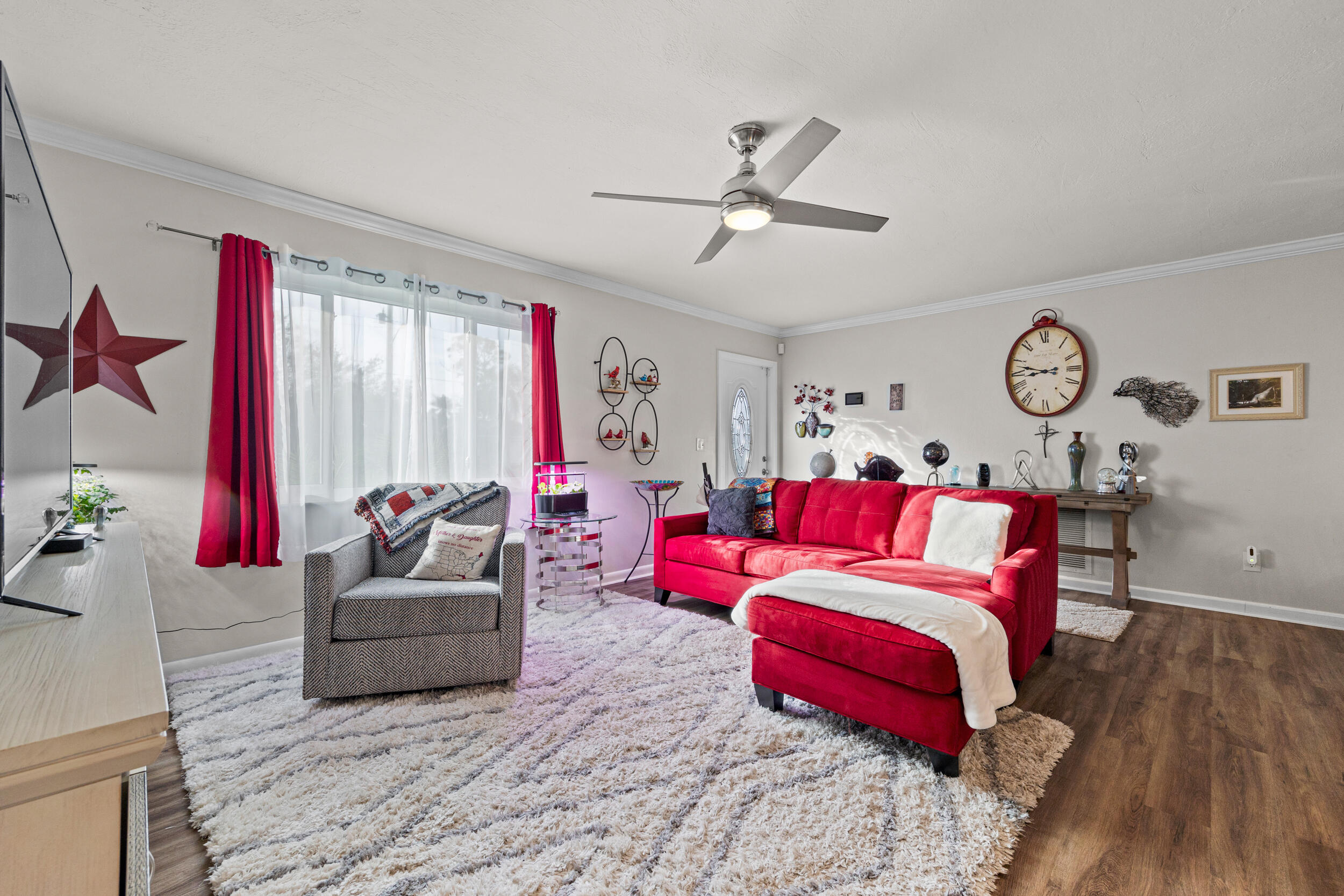 257 SW Thornhill Drive