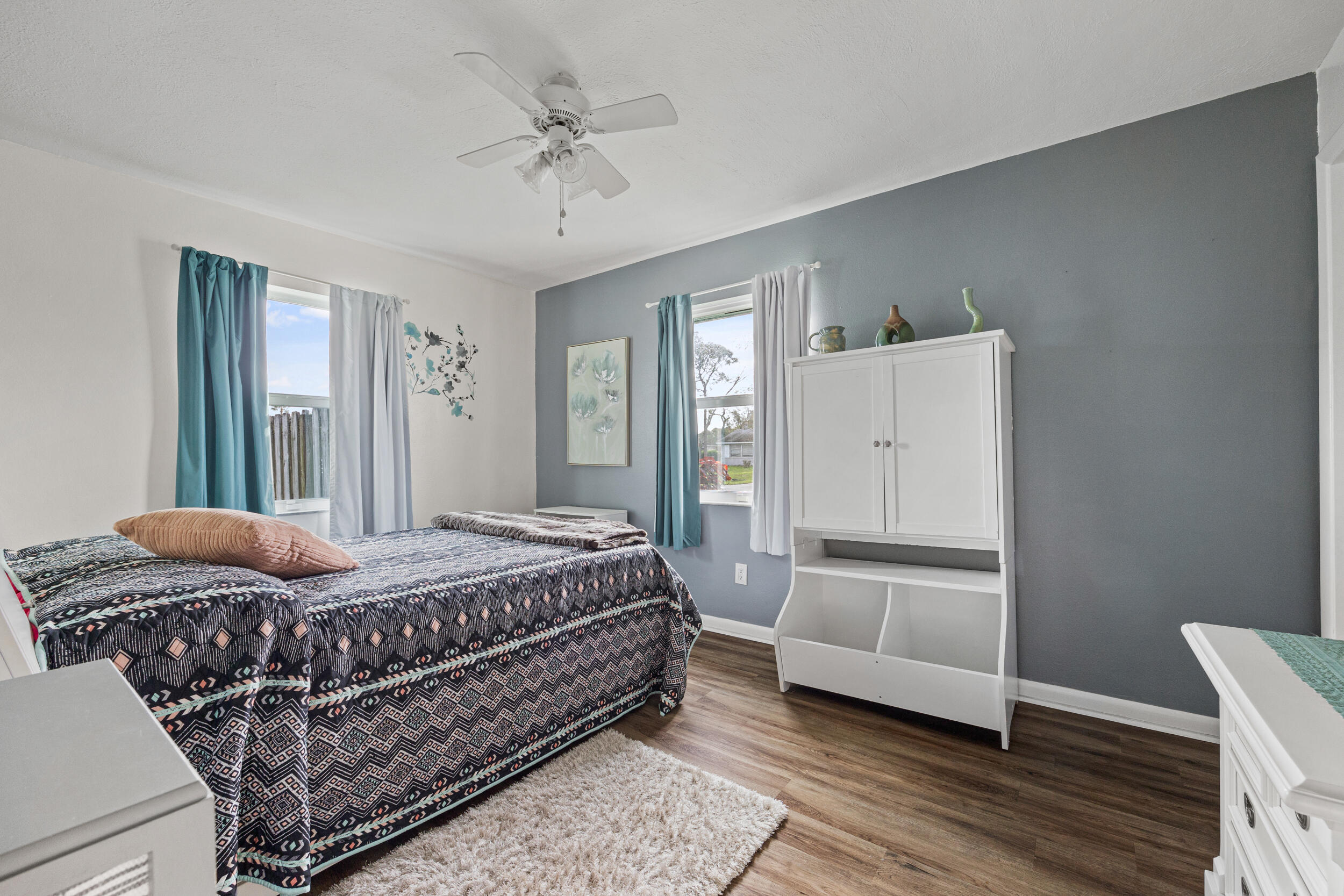 257 SW Thornhill Drive