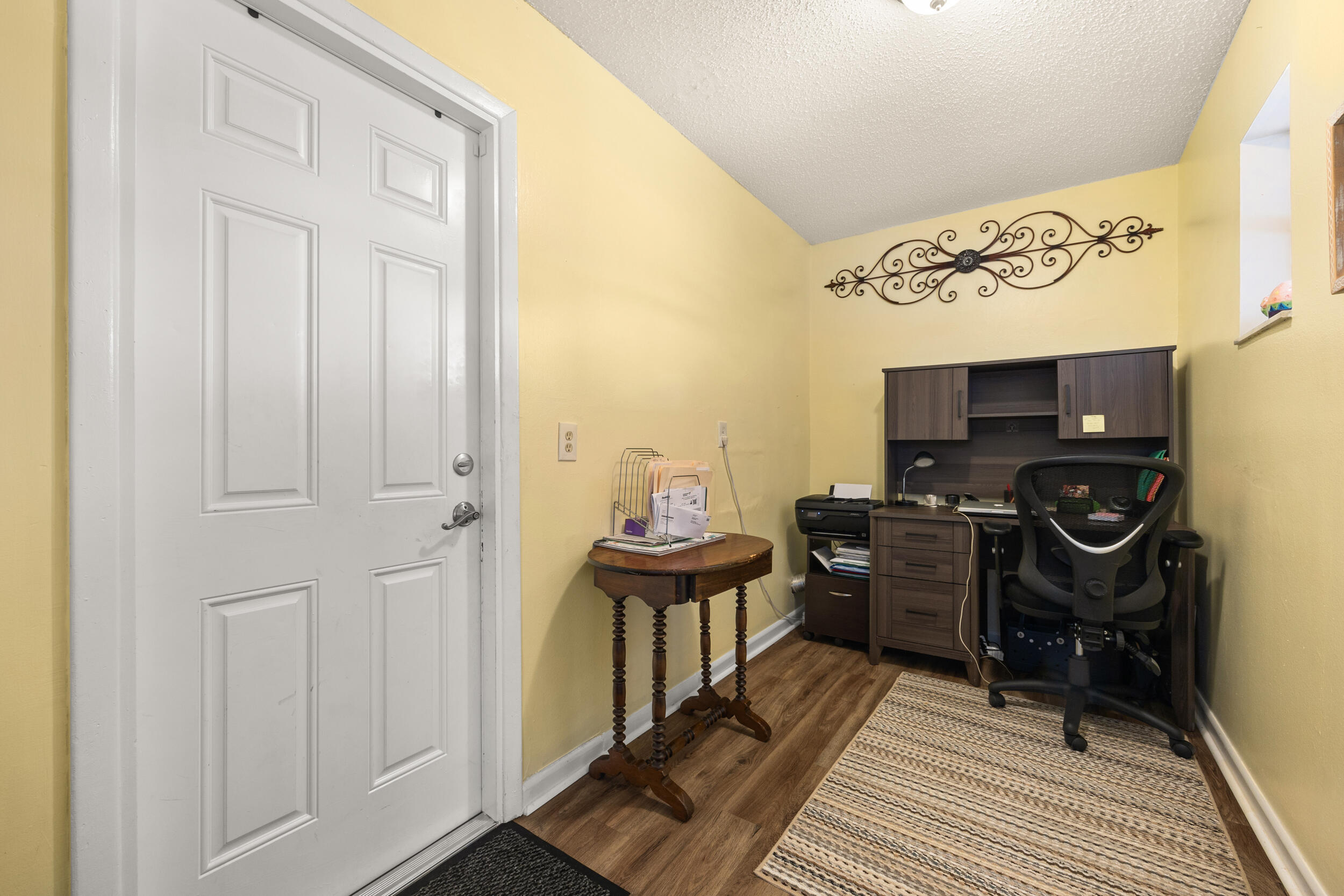 257 SW Thornhill Drive