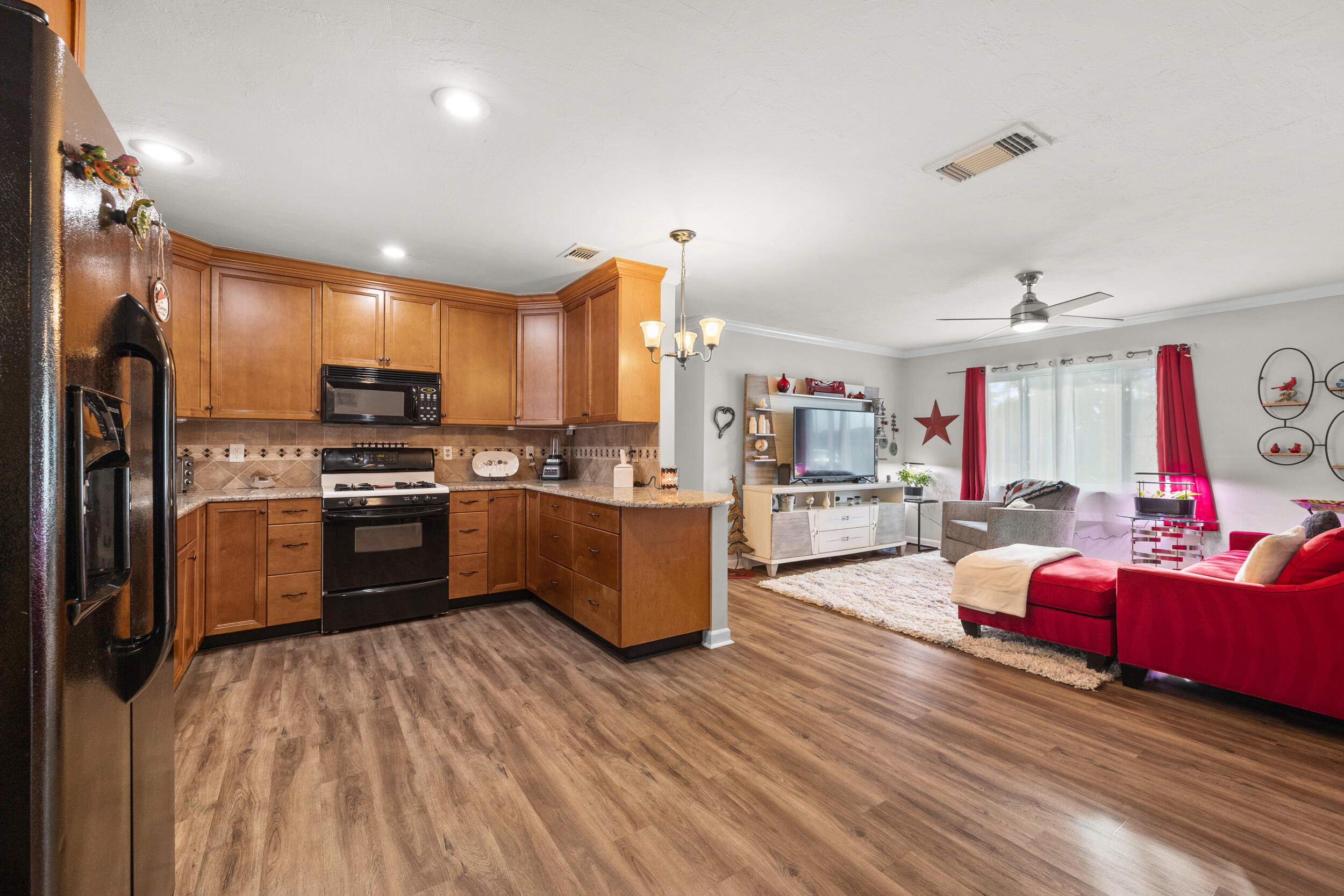 257 SW Thornhill Drive