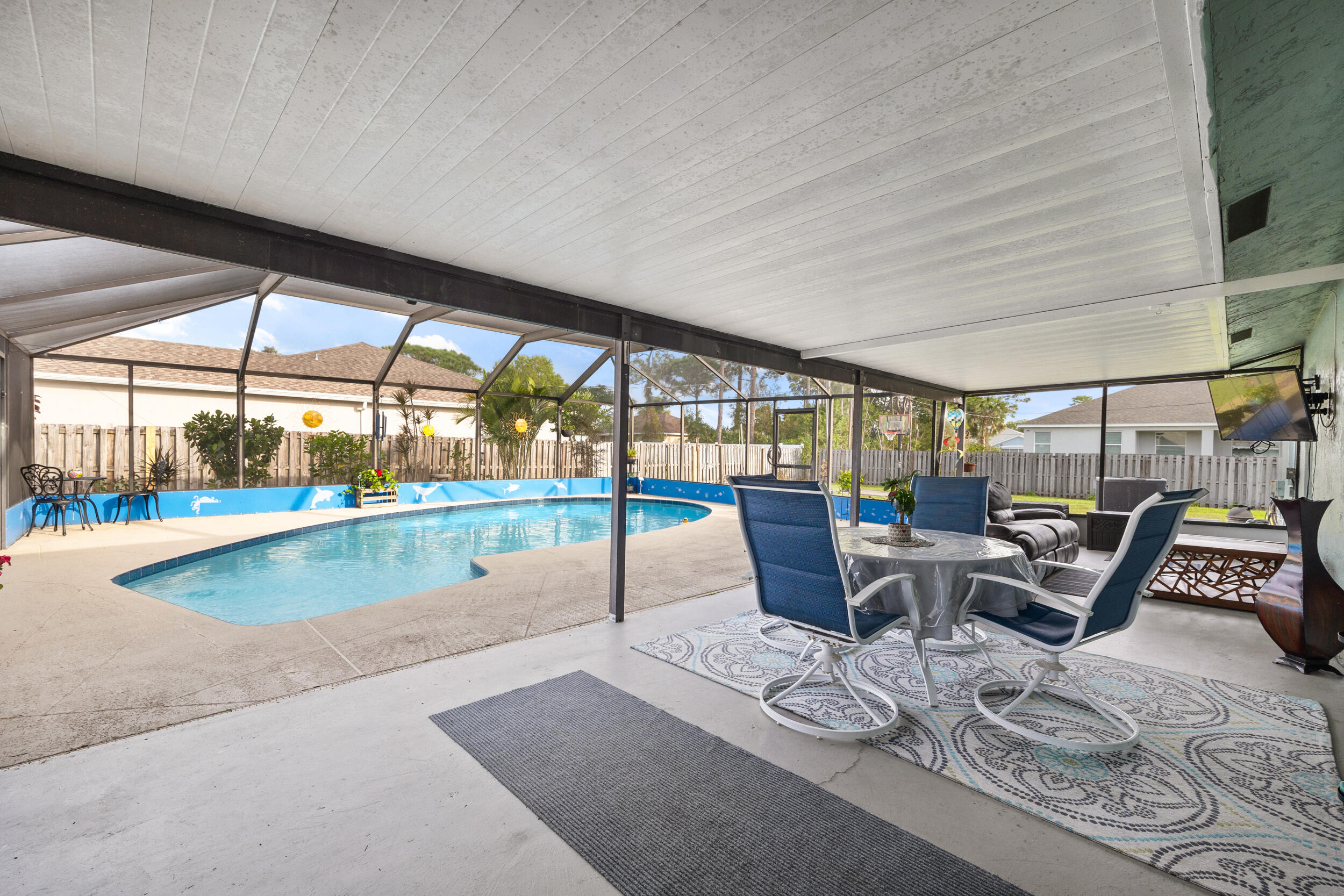 257 SW Thornhill Drive