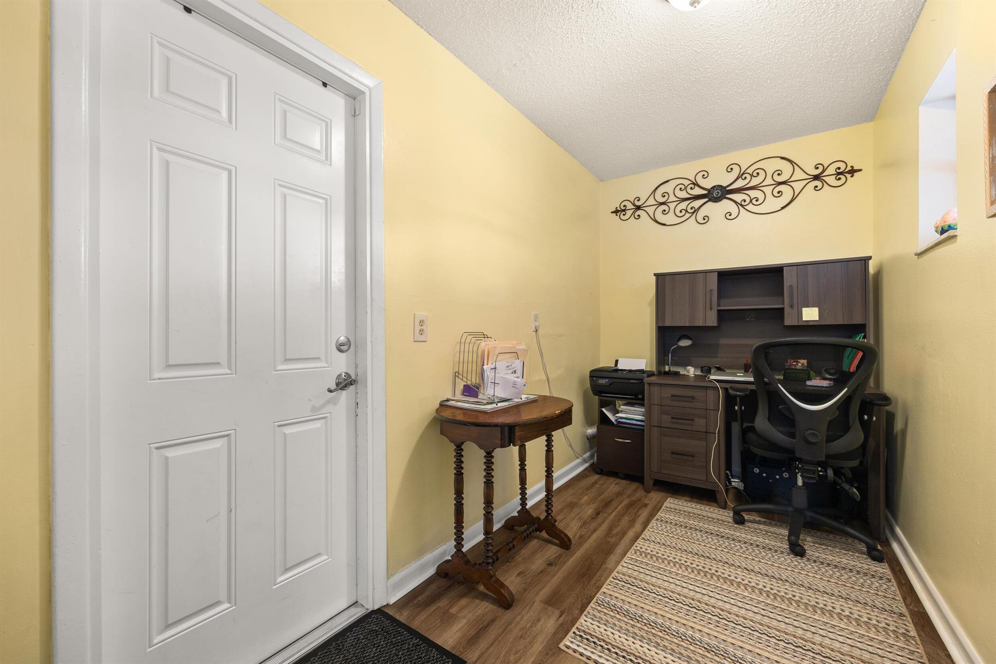 257 SW Thornhill Drive