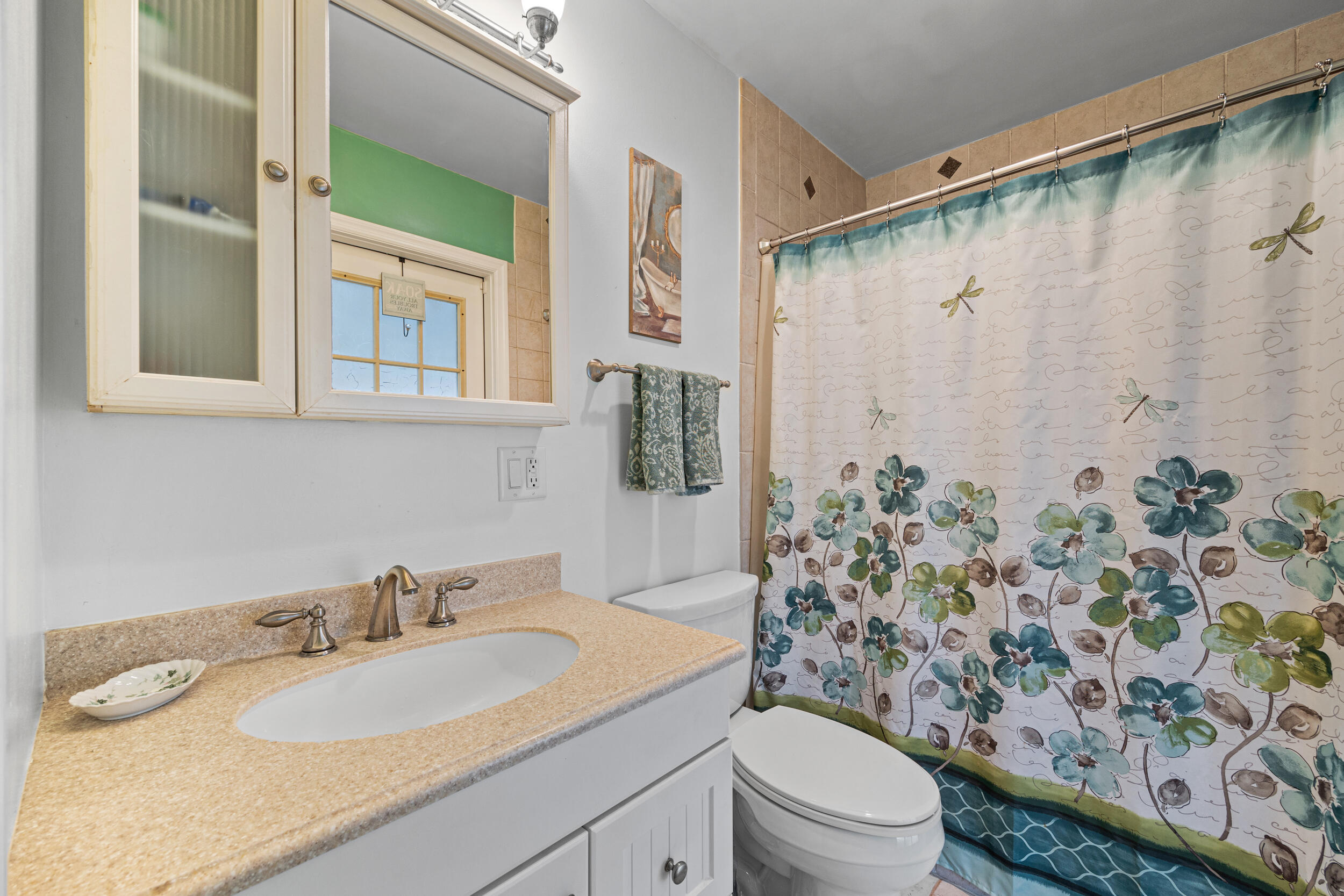 257 SW Thornhill Drive