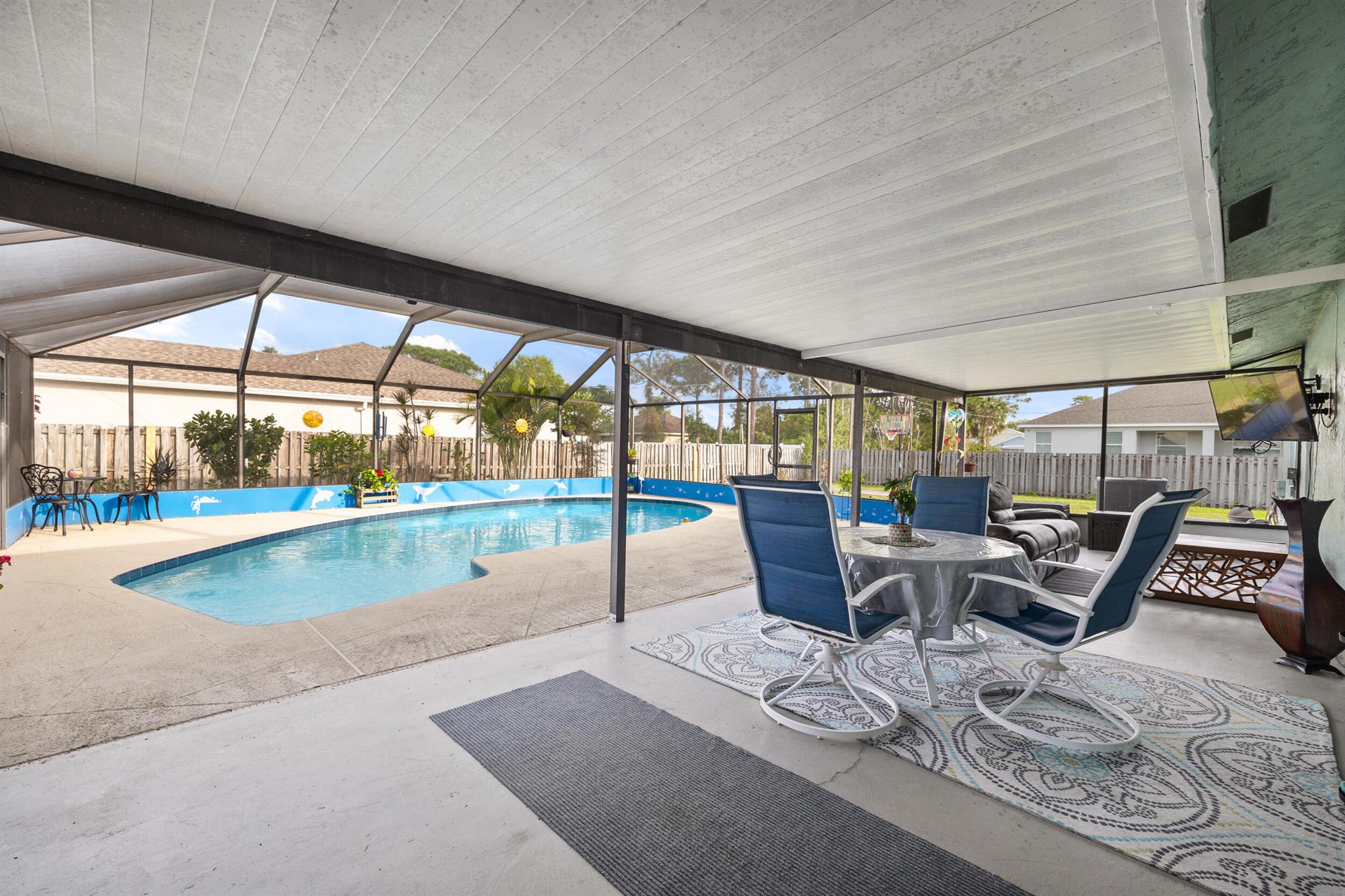 257 SW Thornhill Drive