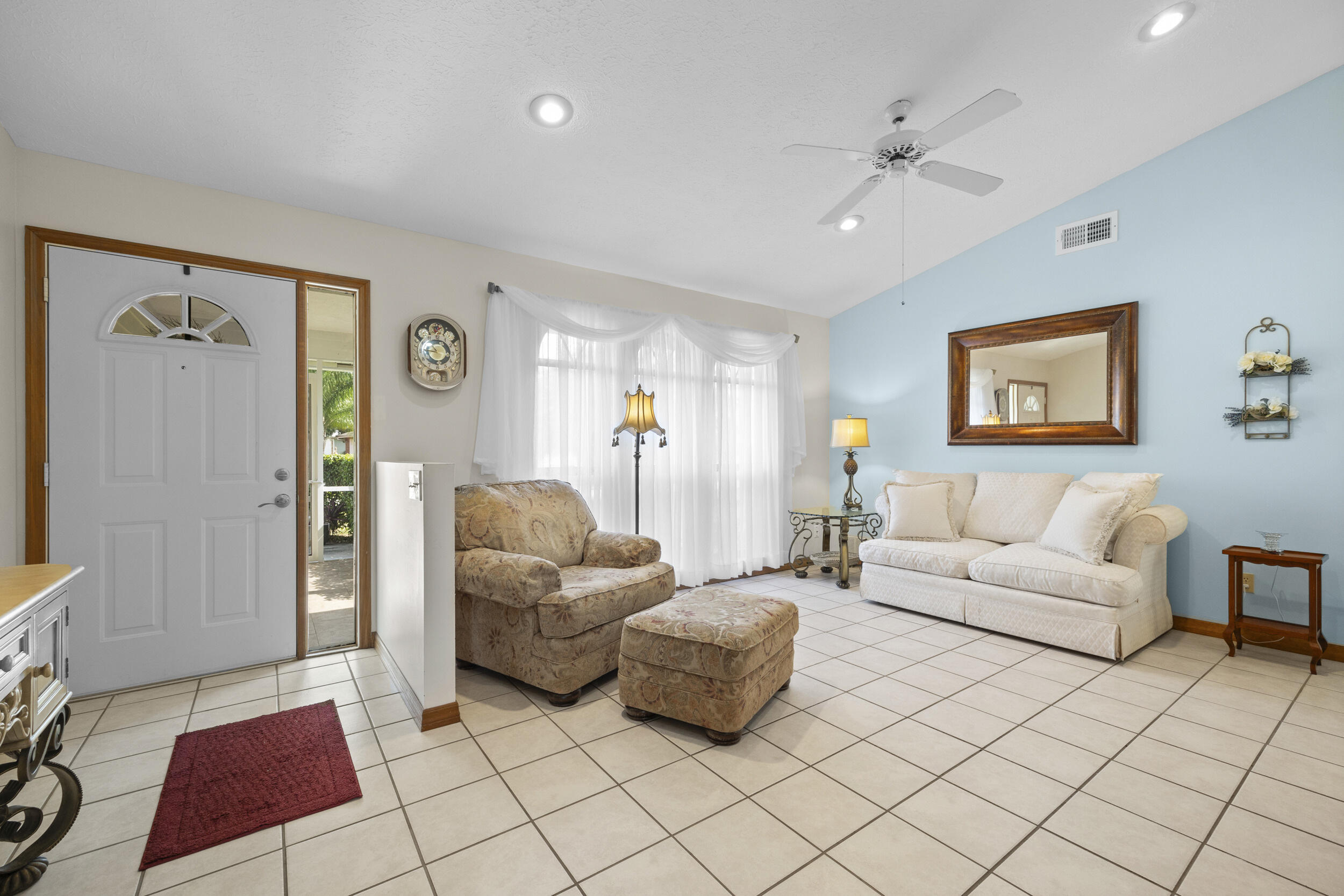 164 SW Airview Avenue