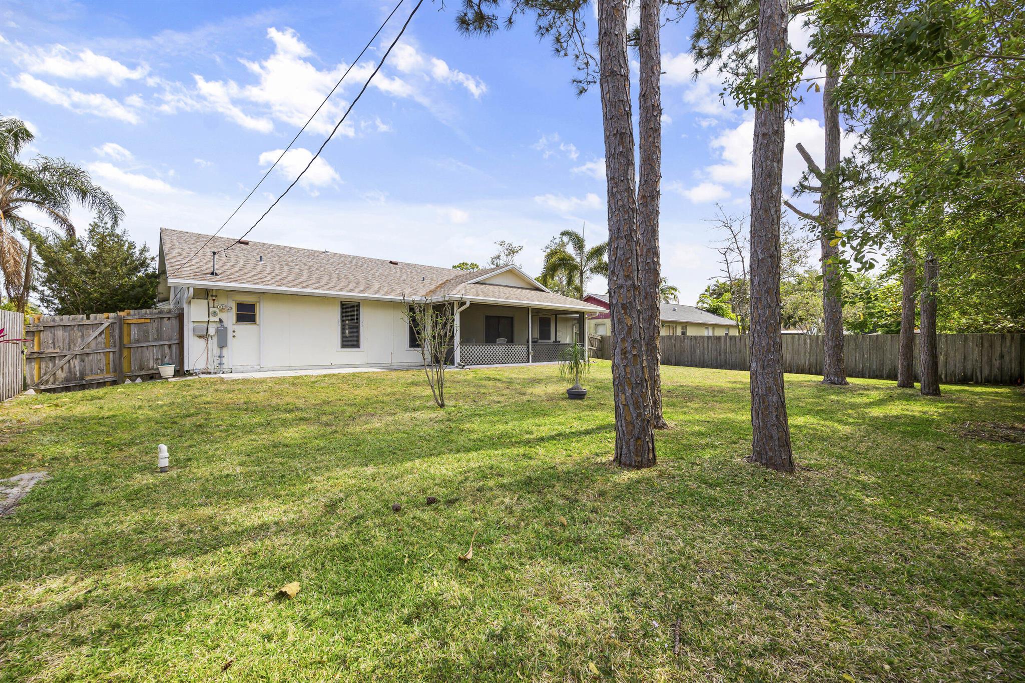 164 SW Airview Avenue