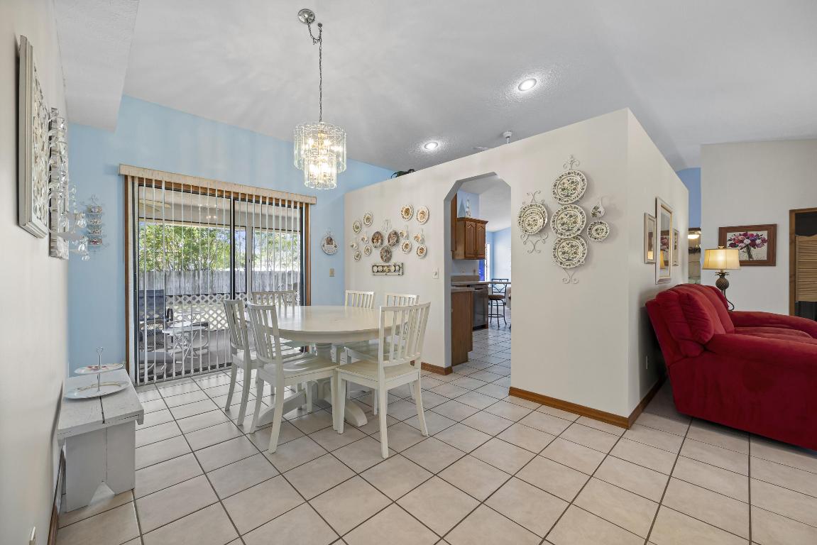 164 SW Airview Avenue