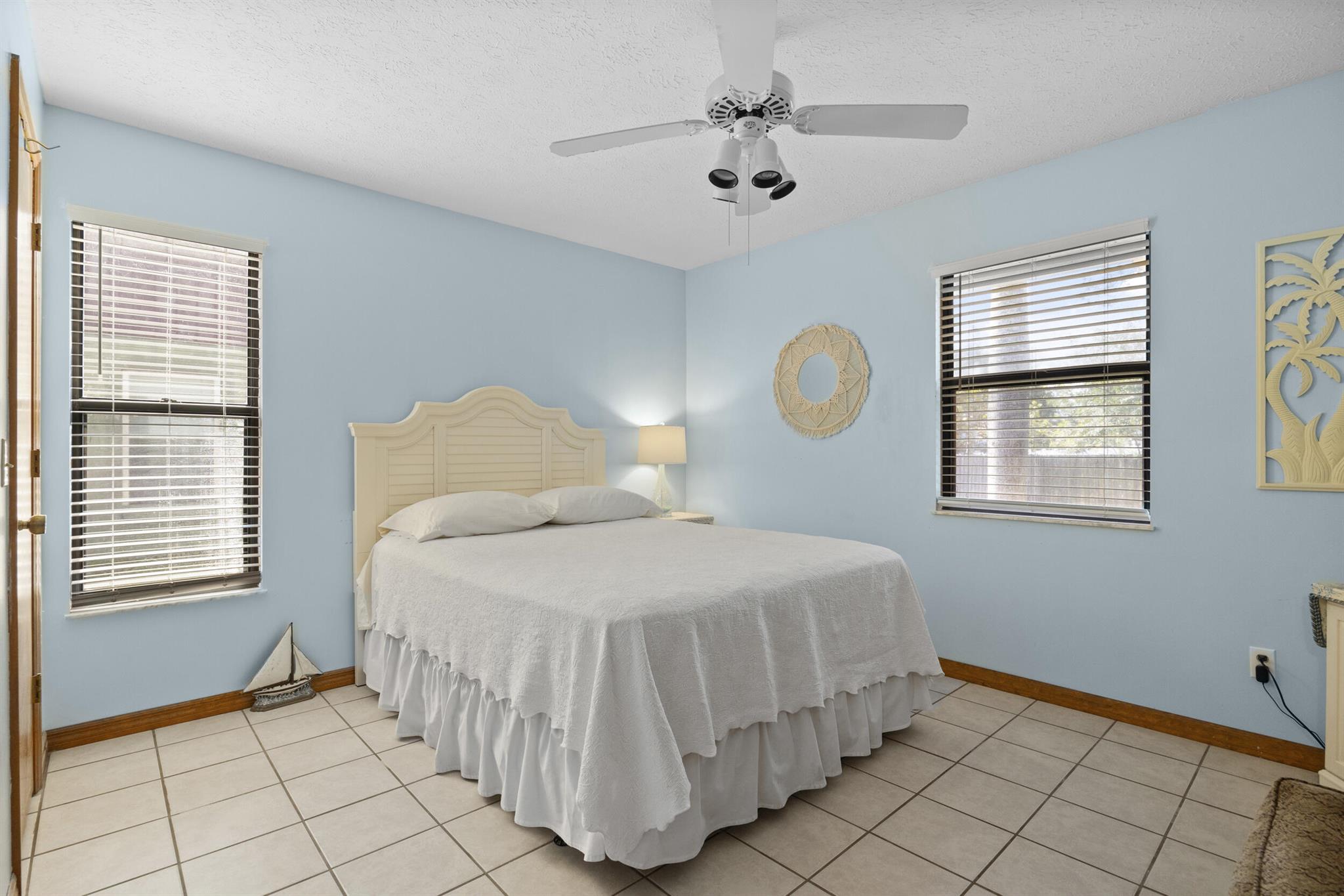 164 SW Airview Avenue