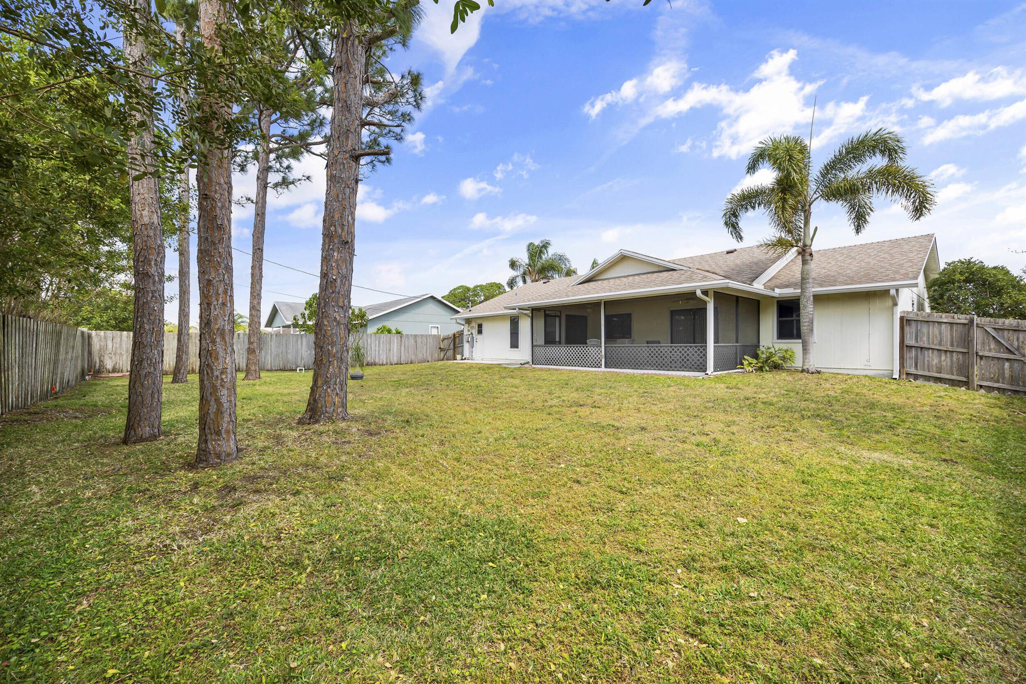 164 SW Airview Avenue