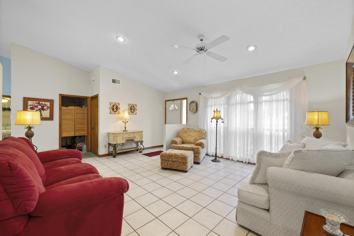 164 SW Airview Avenue