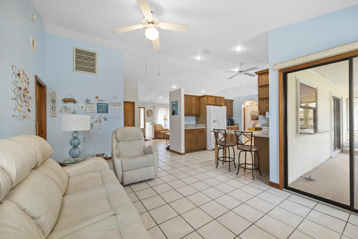 164 SW Airview Avenue