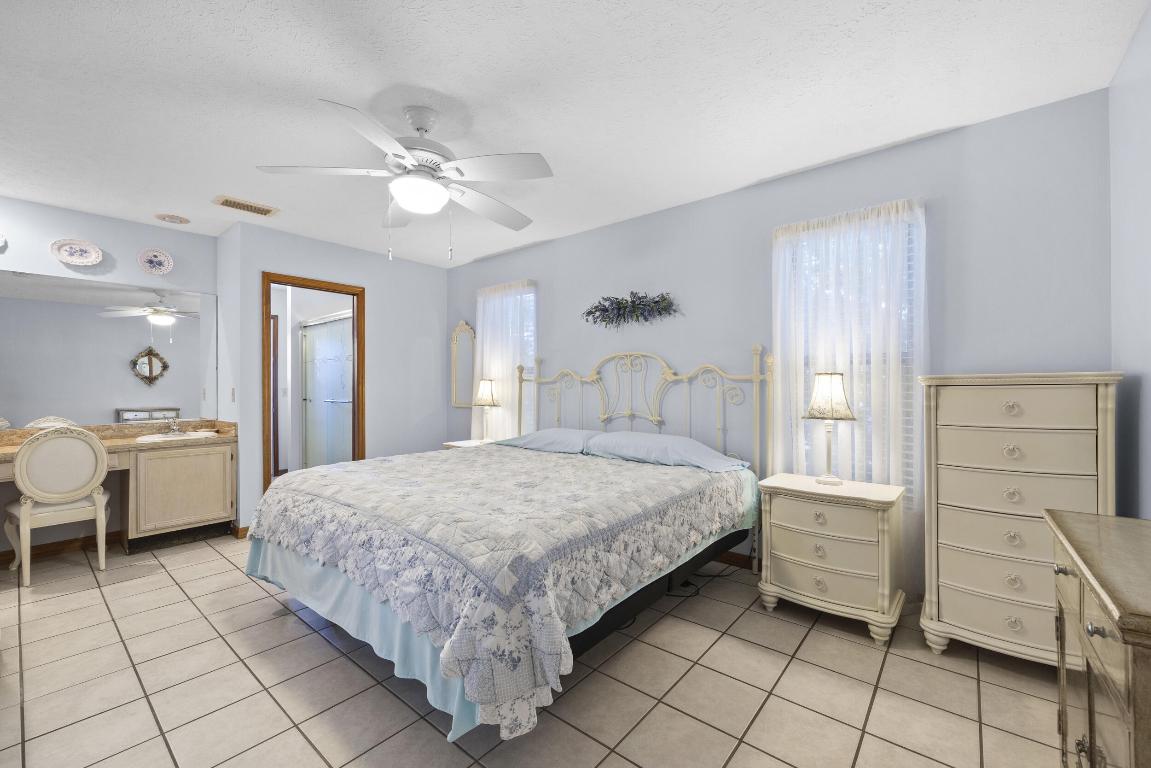 164 SW Airview Avenue