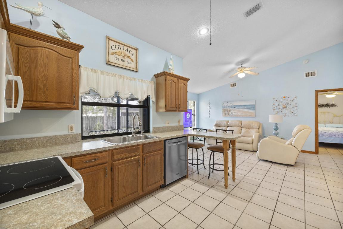 164 SW Airview Avenue