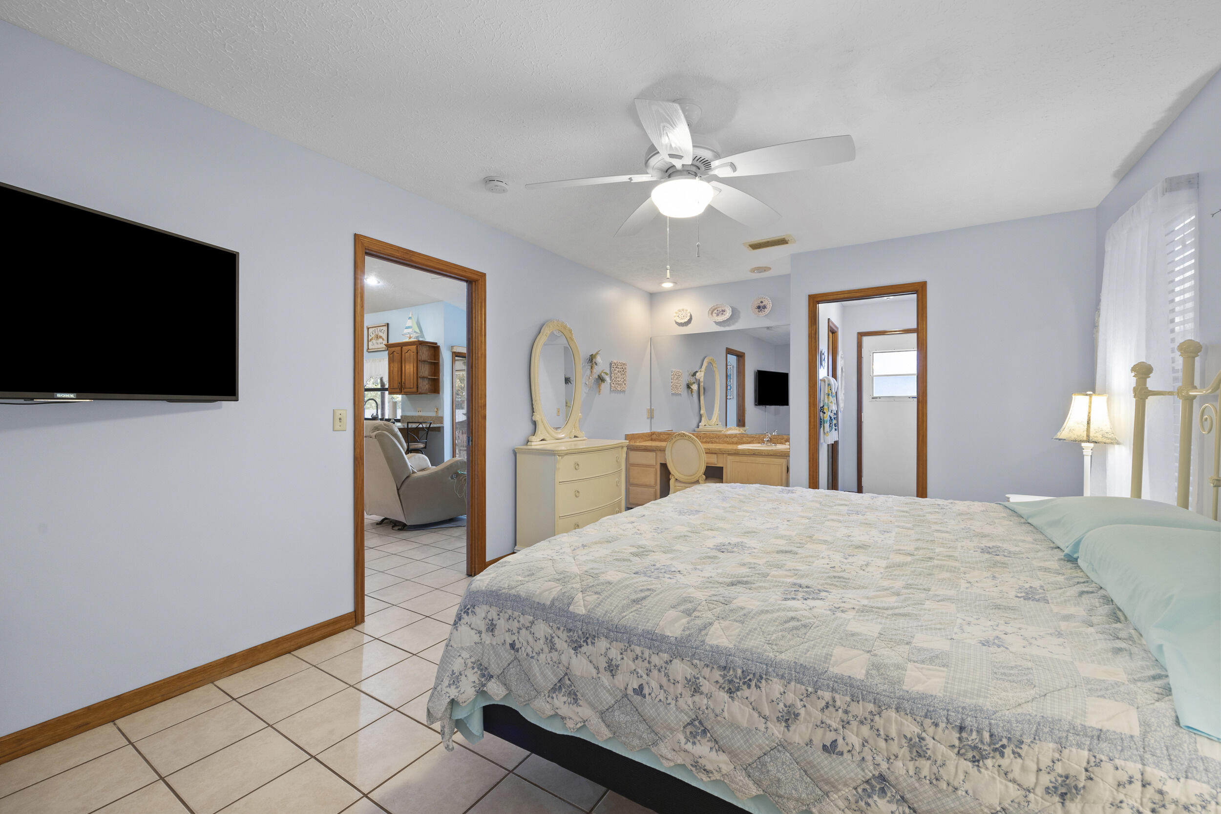 164 SW Airview Avenue