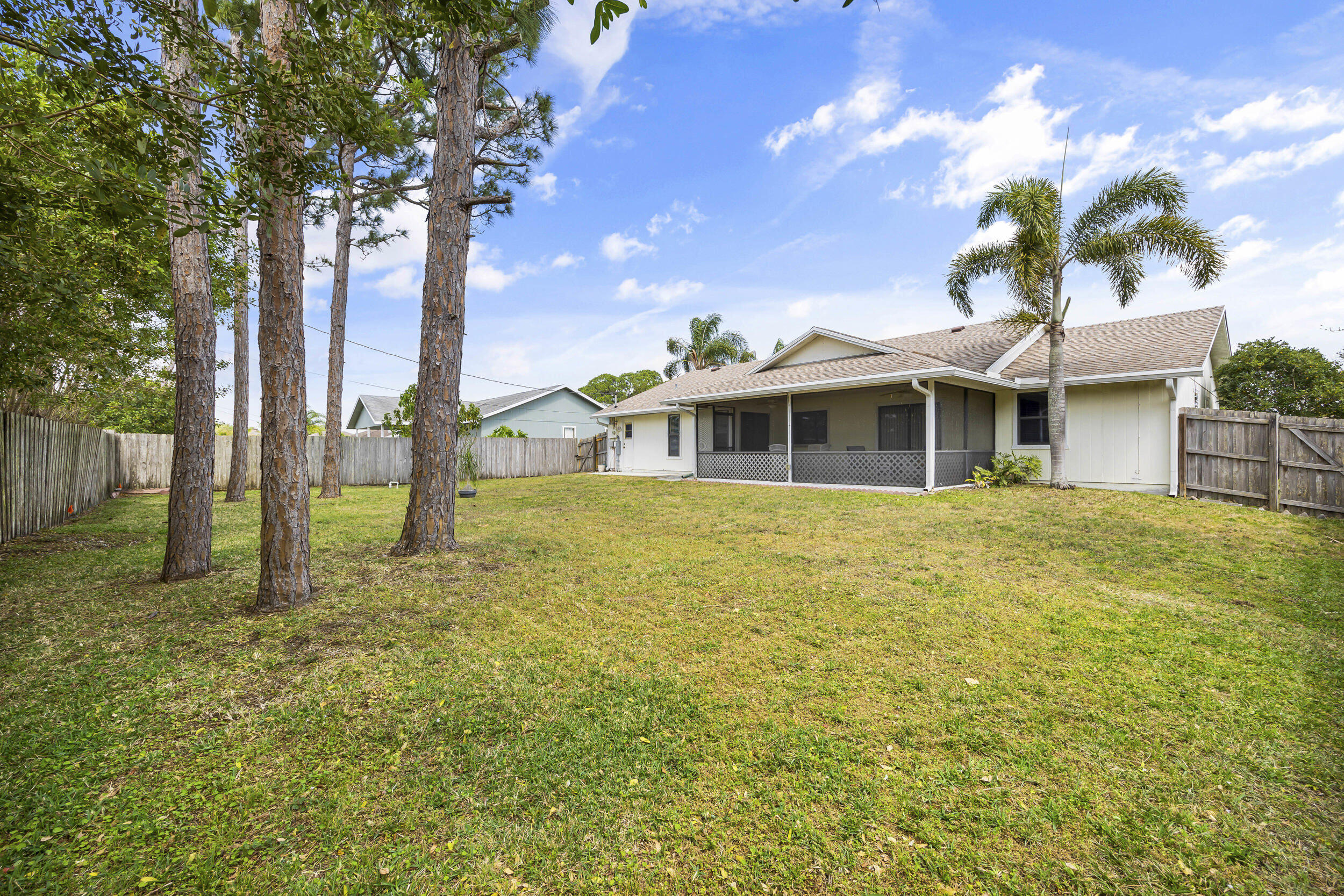 164 SW Airview Avenue