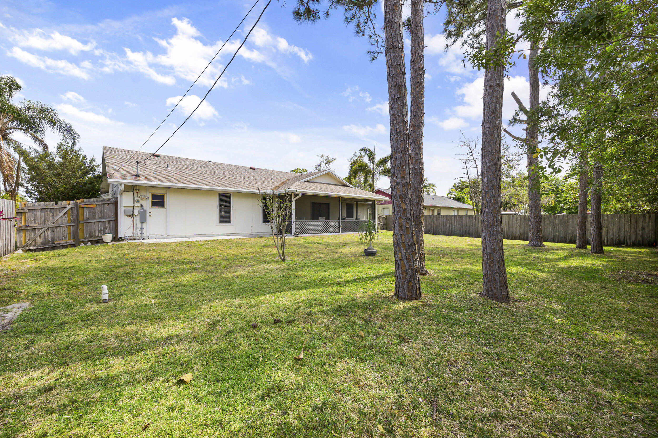 164 SW Airview Avenue