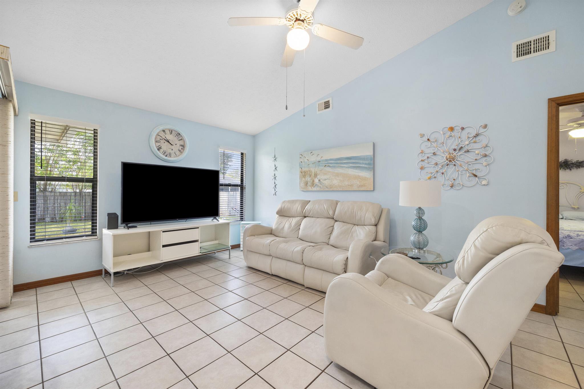 164 SW Airview Avenue