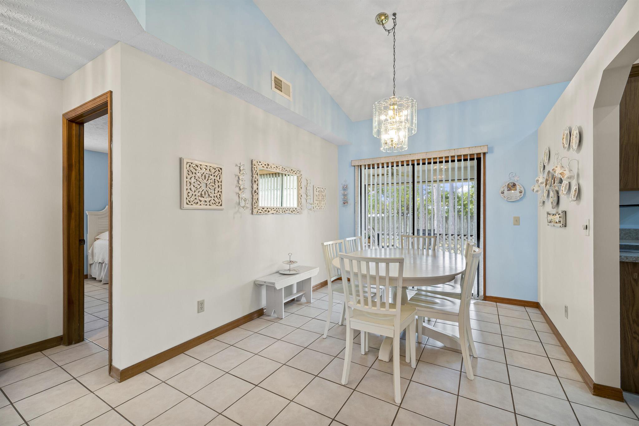 164 SW Airview Avenue