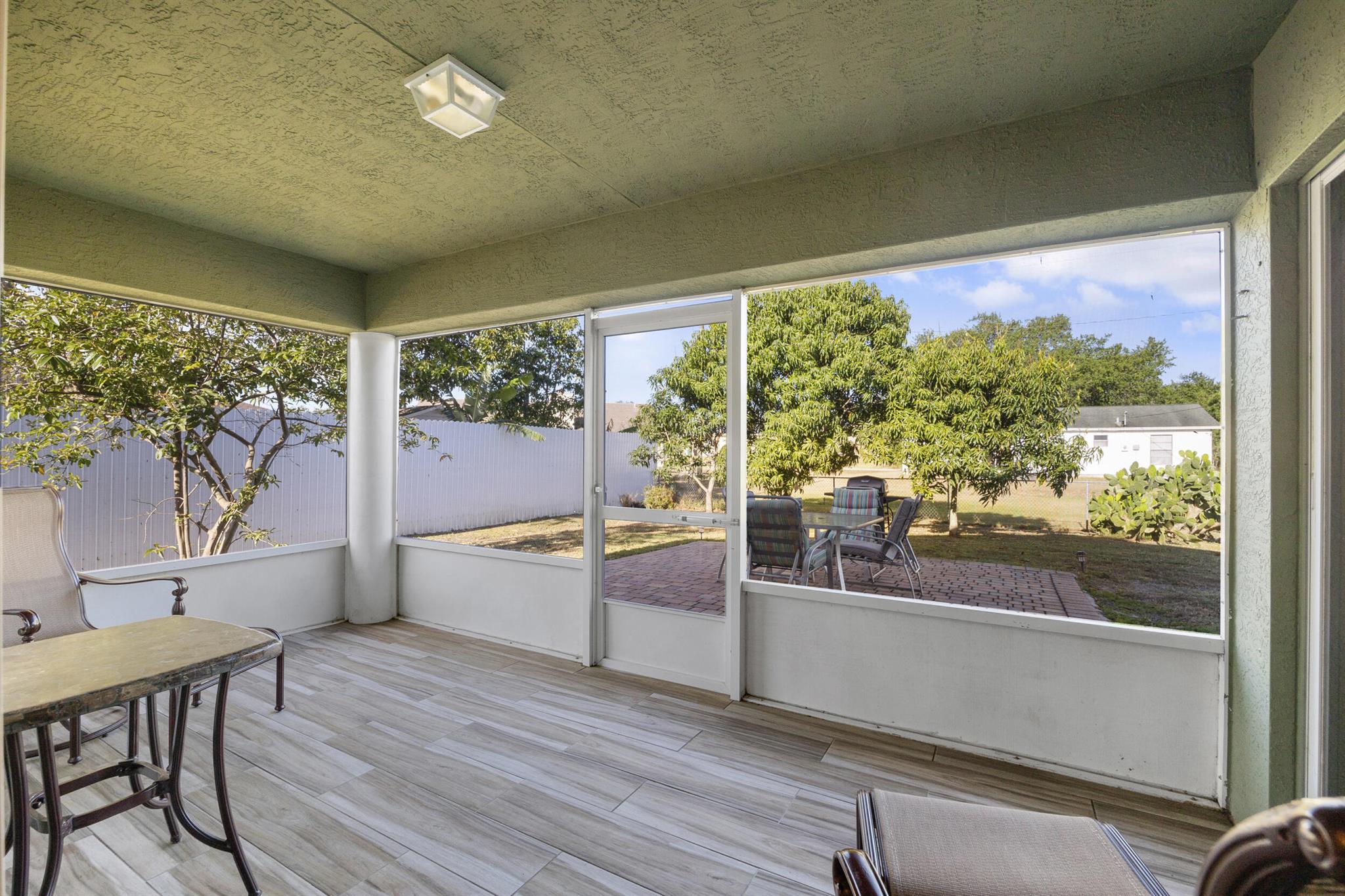 616 NW Monroe Street