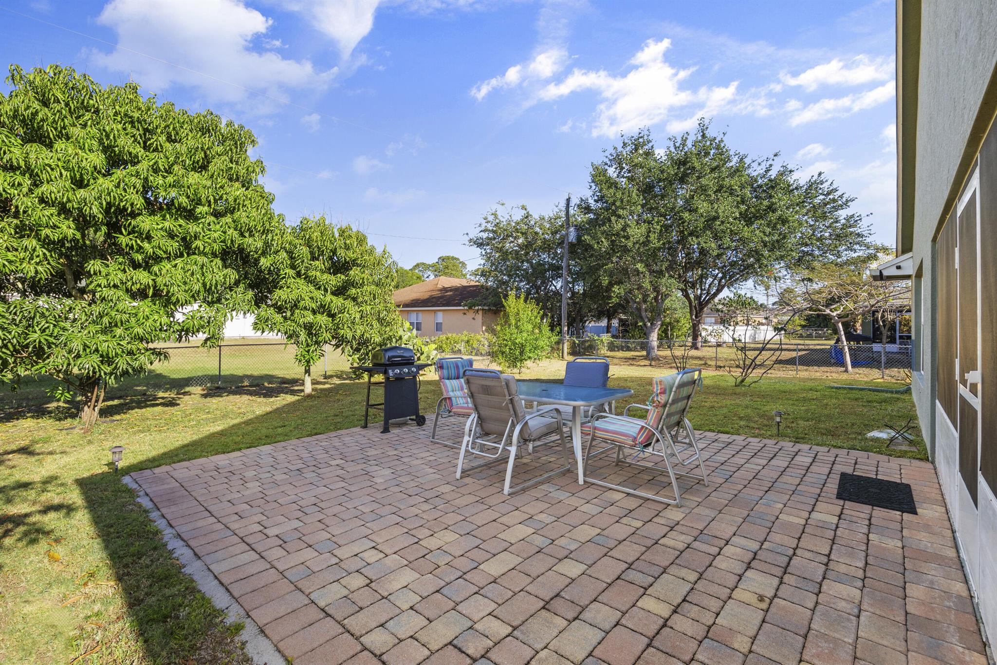 616 NW Monroe Street