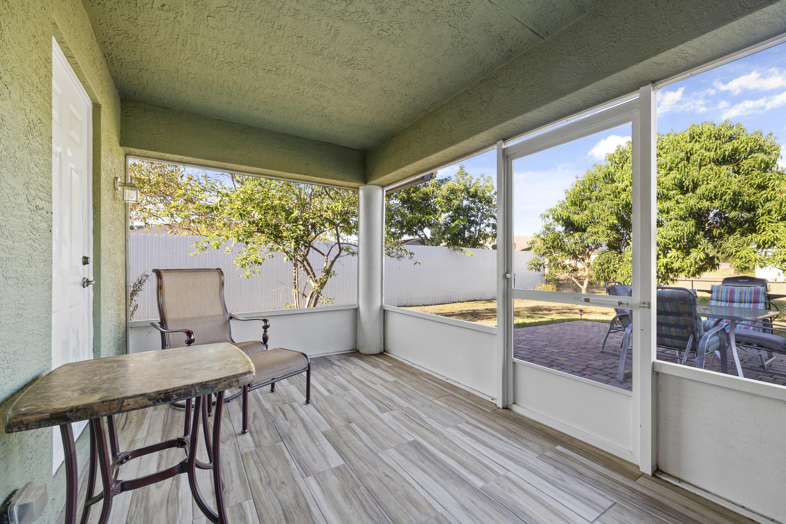 616 NW Monroe Street