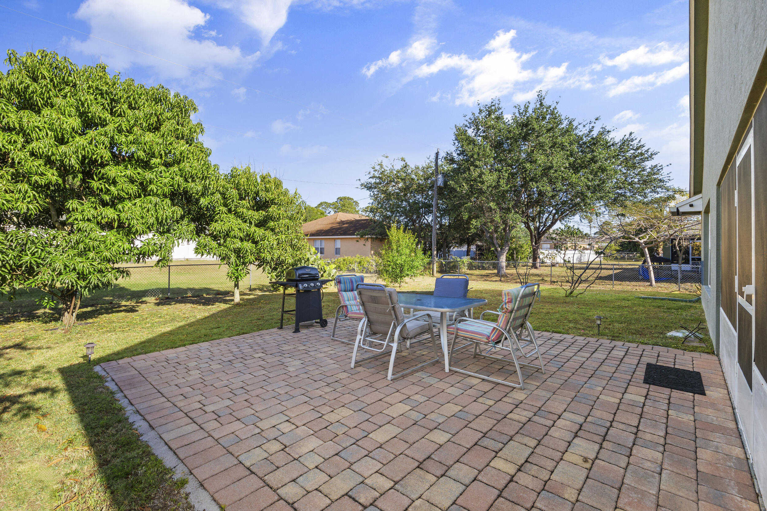 616 NW Monroe Street