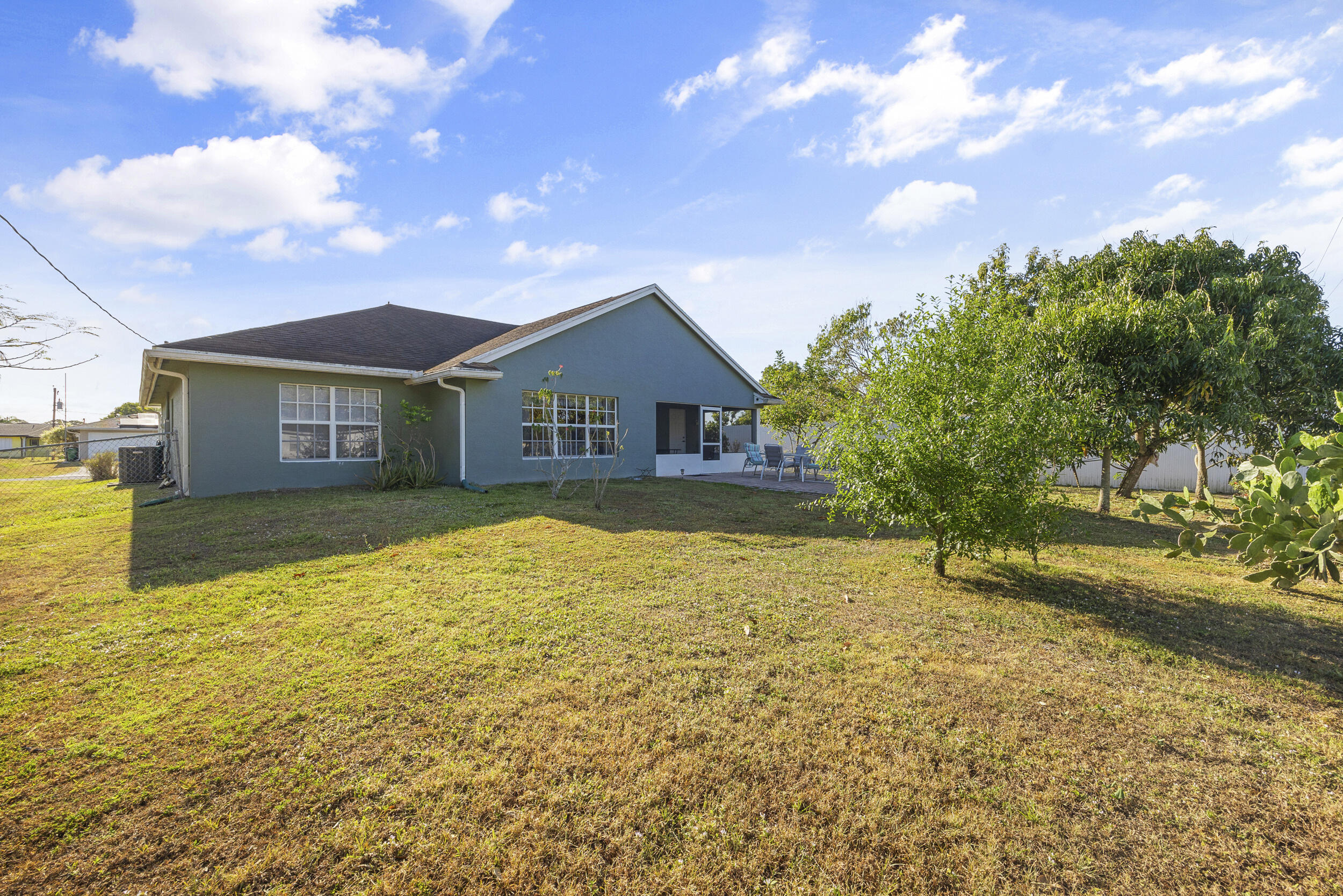 616 NW Monroe Street