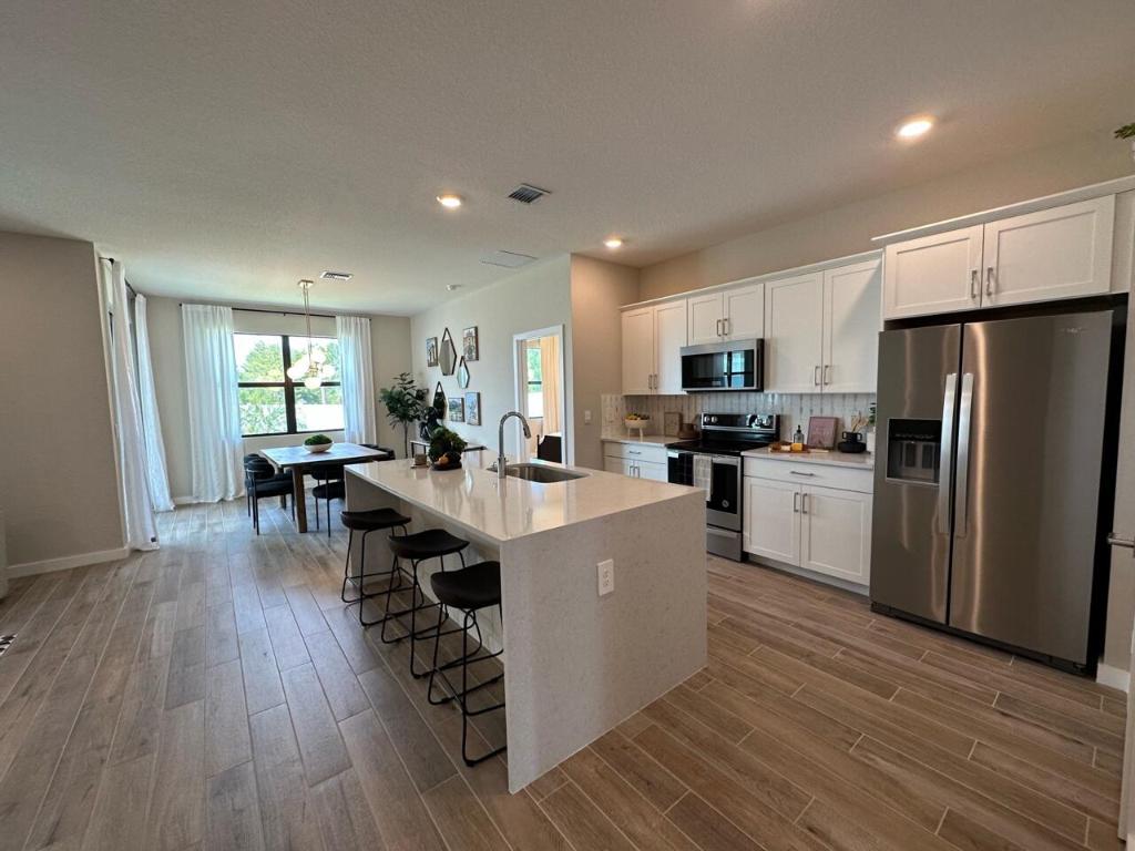 1921 NE Ocean Dunes Drive