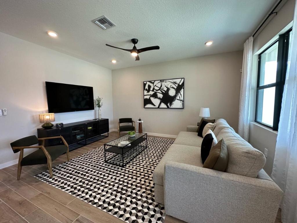 1921 NE Ocean Dunes Drive