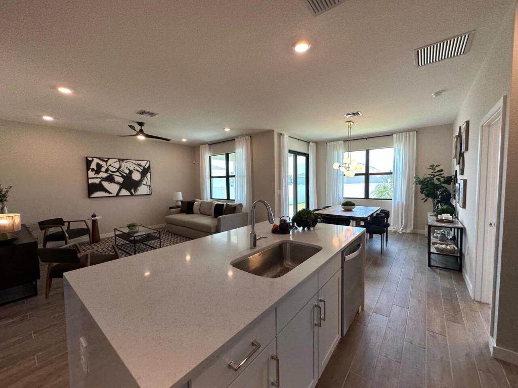 1921 NE Ocean Dunes Drive