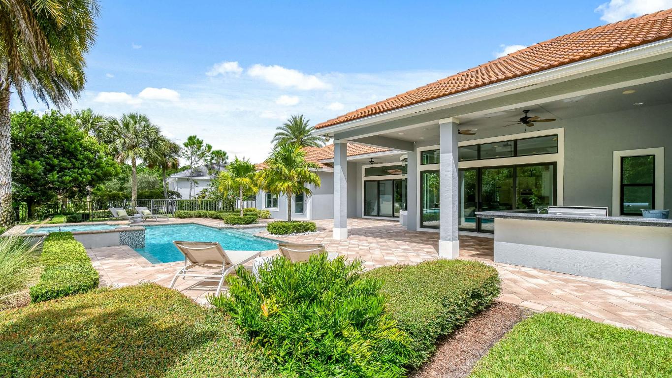 5412 SW Blue Daze Way