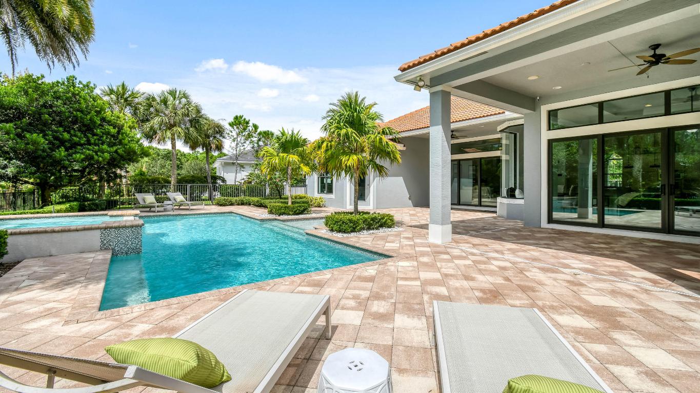 5412 SW Blue Daze Way