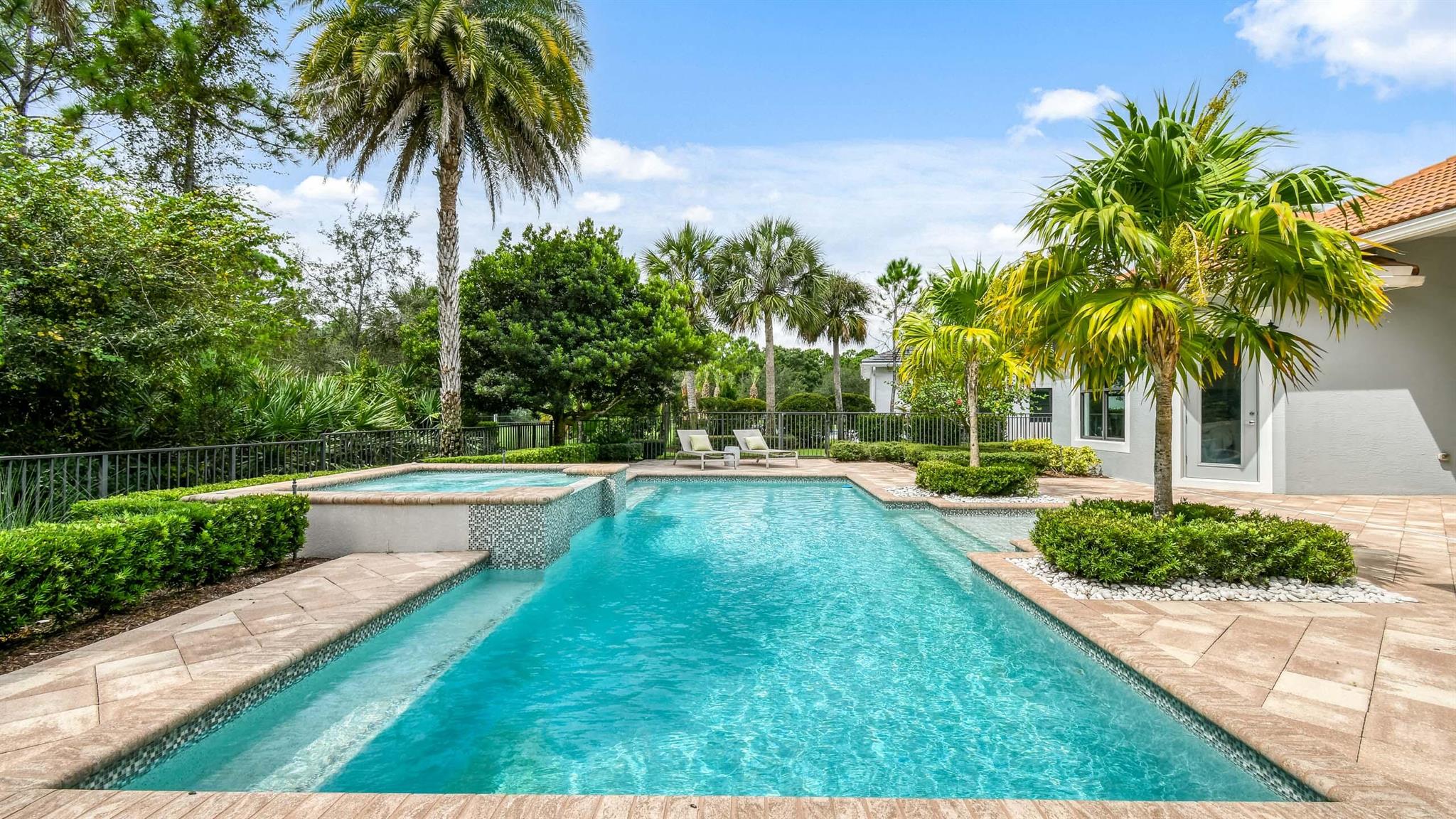 5412 SW Blue Daze Way