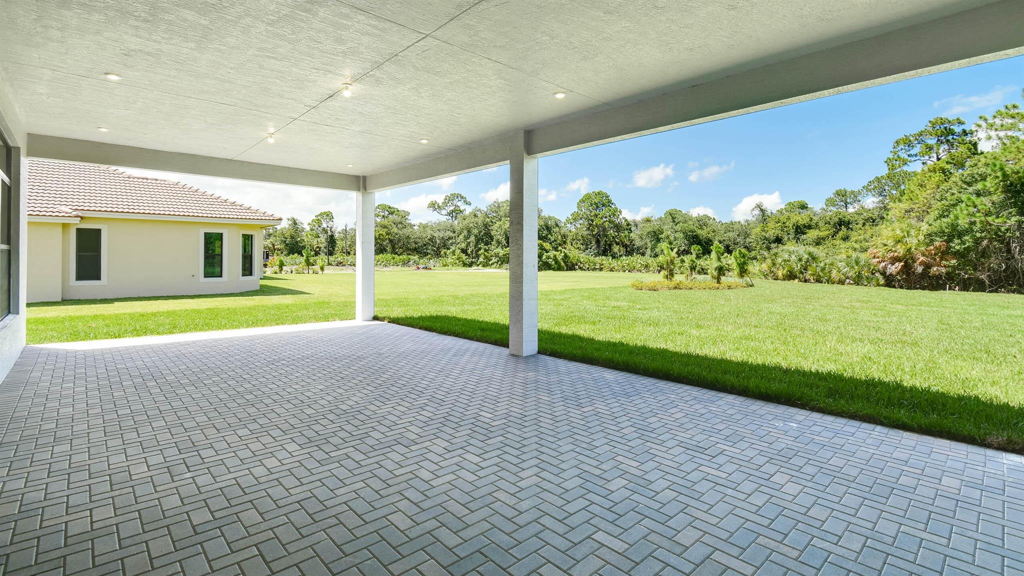 5238 SW Pomegranate Way