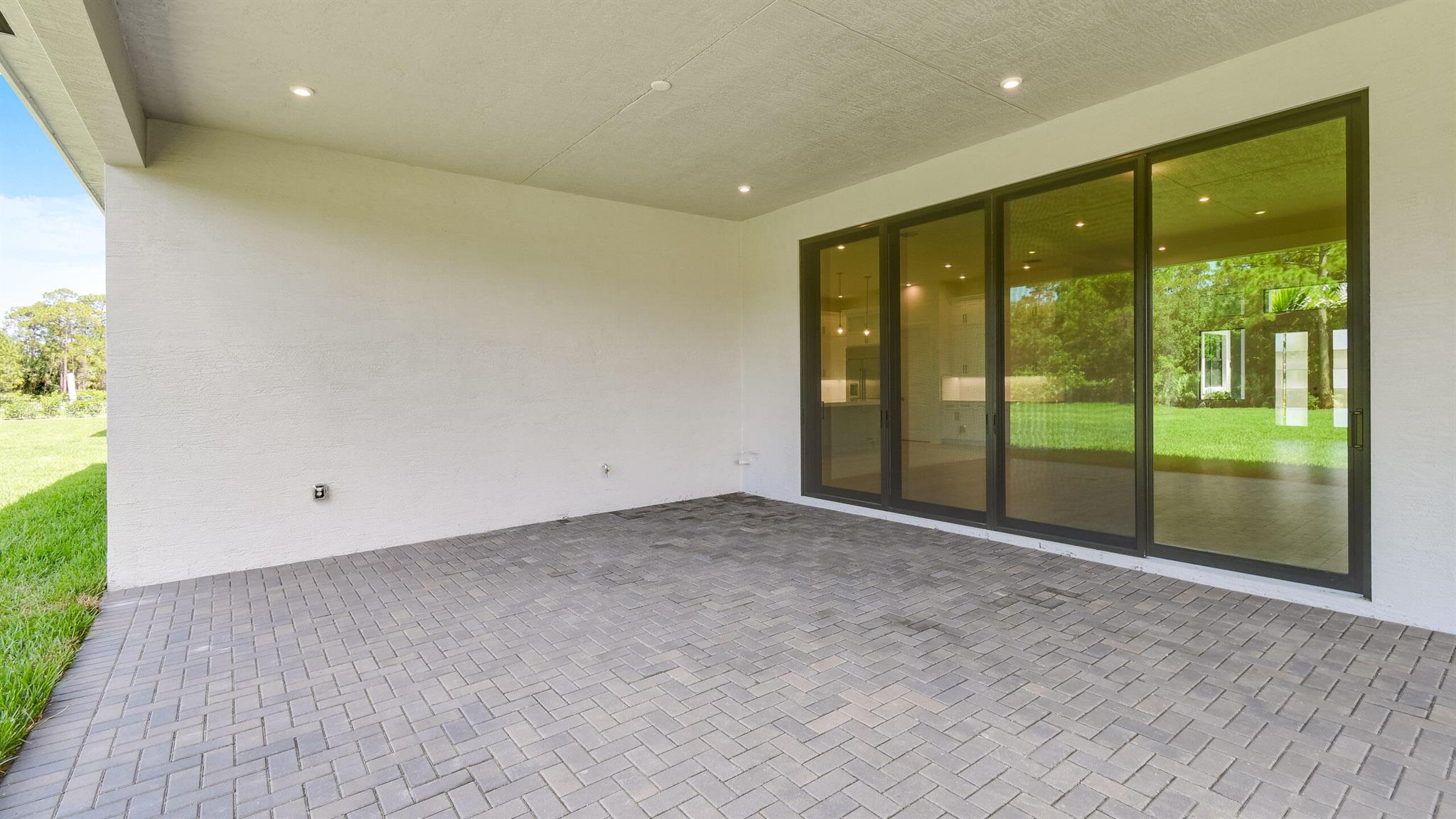 5238 SW Pomegranate Way