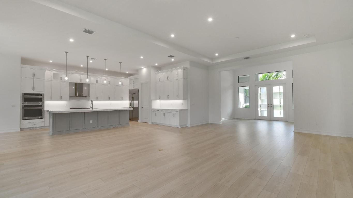 5238 SW Pomegranate Way