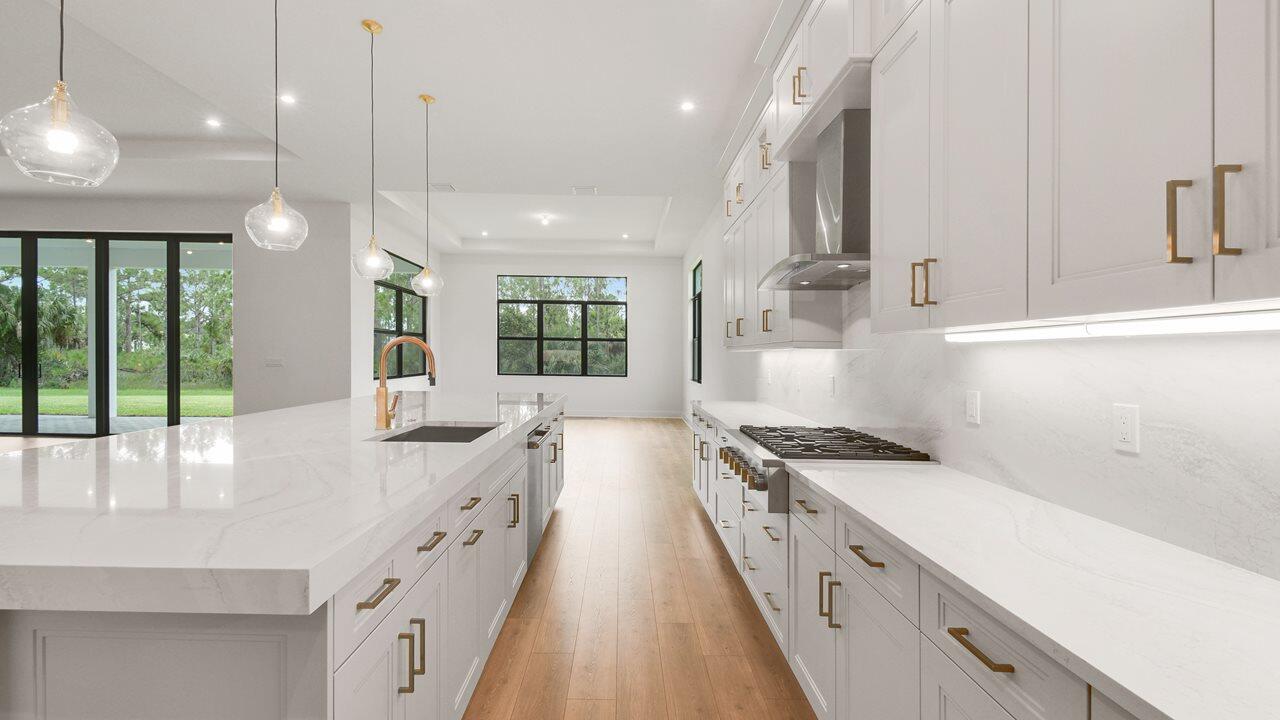 1732 SW English Garden Drive