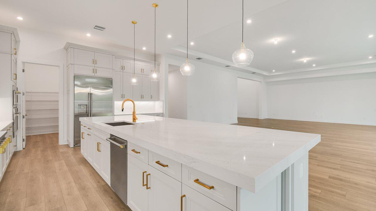 1732 SW English Garden Drive