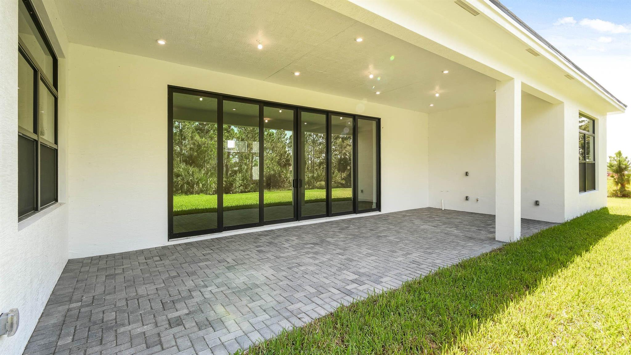 1732 SW English Garden Drive