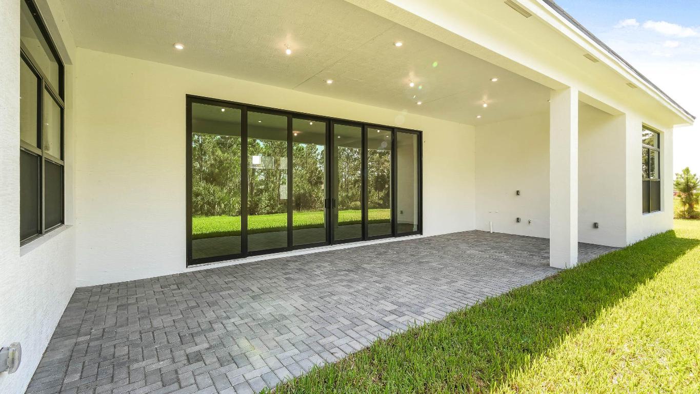 1732 SW English Garden Drive