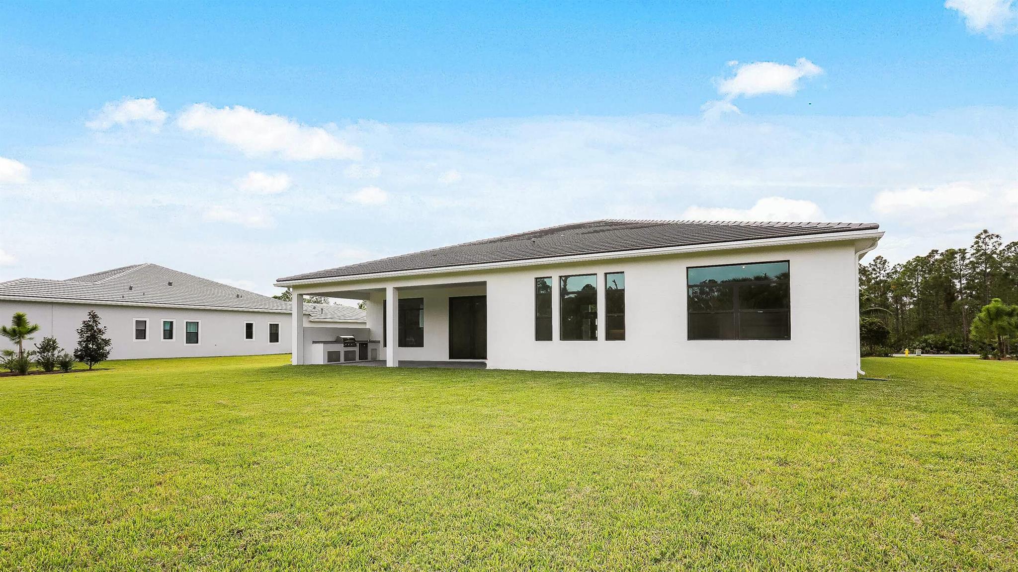 5118 SW Pomegranate Way