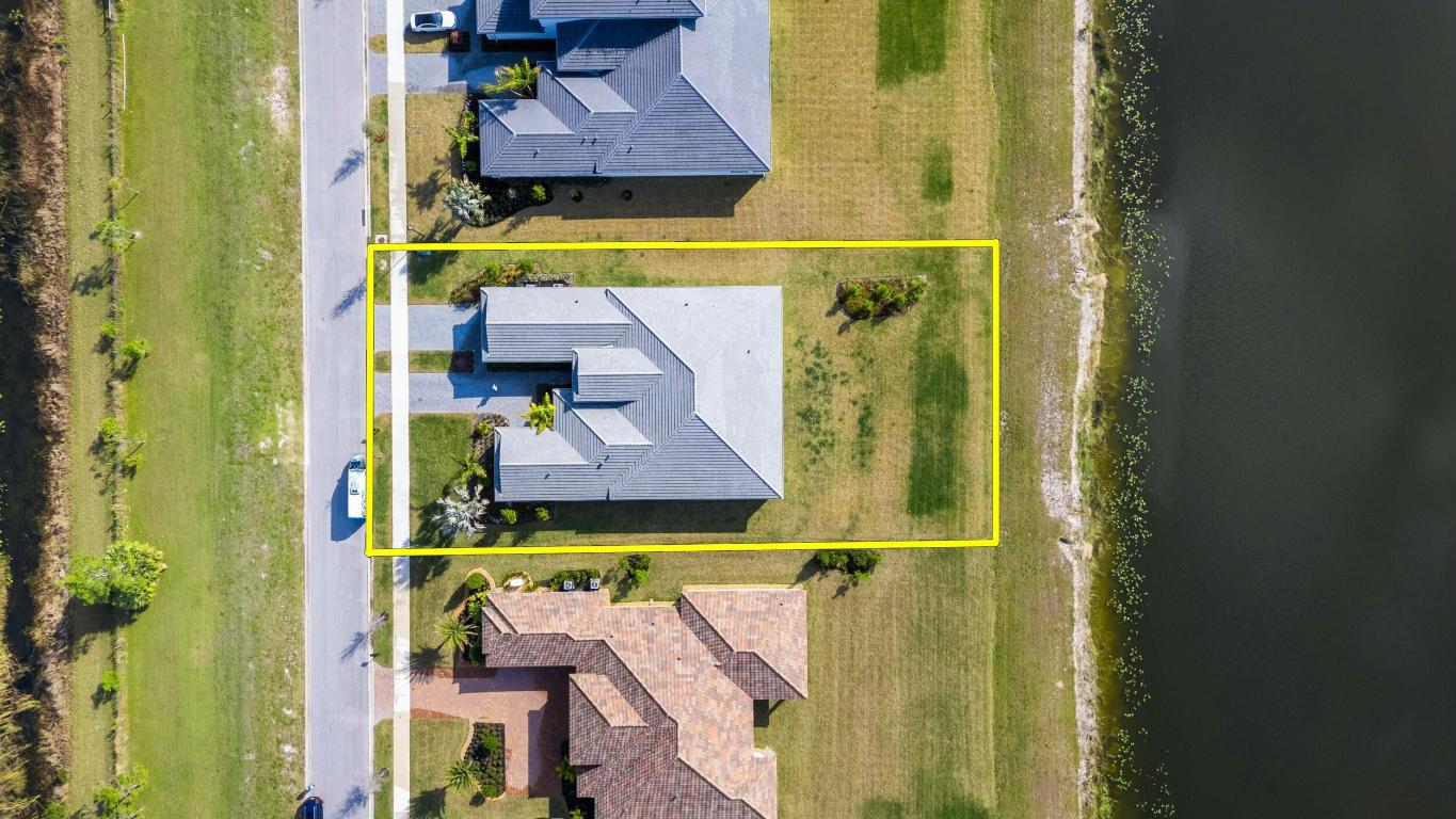 1876 SW English Garden Drive