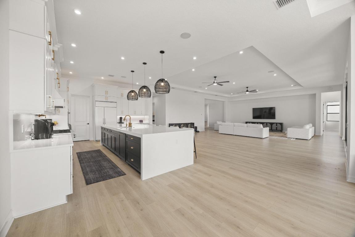 1876 SW English Garden Drive