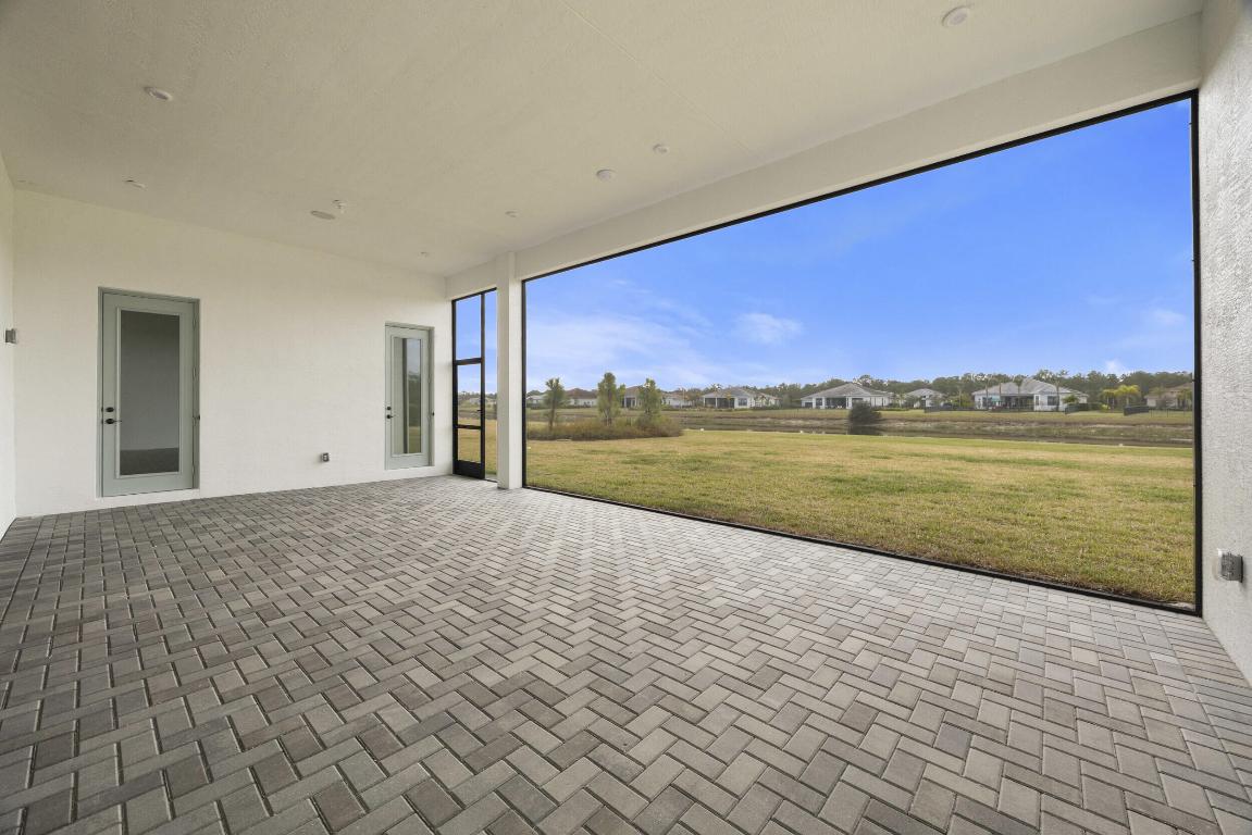 1876 SW English Garden Drive