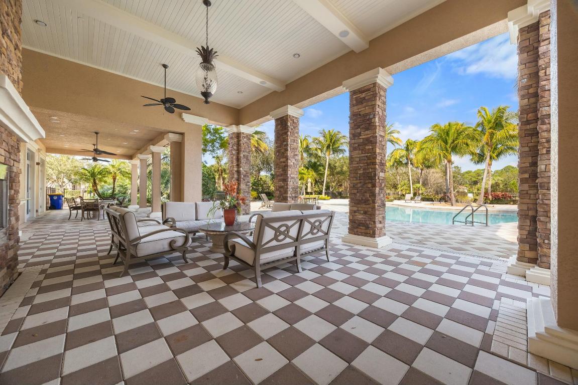 1876 SW English Garden Drive