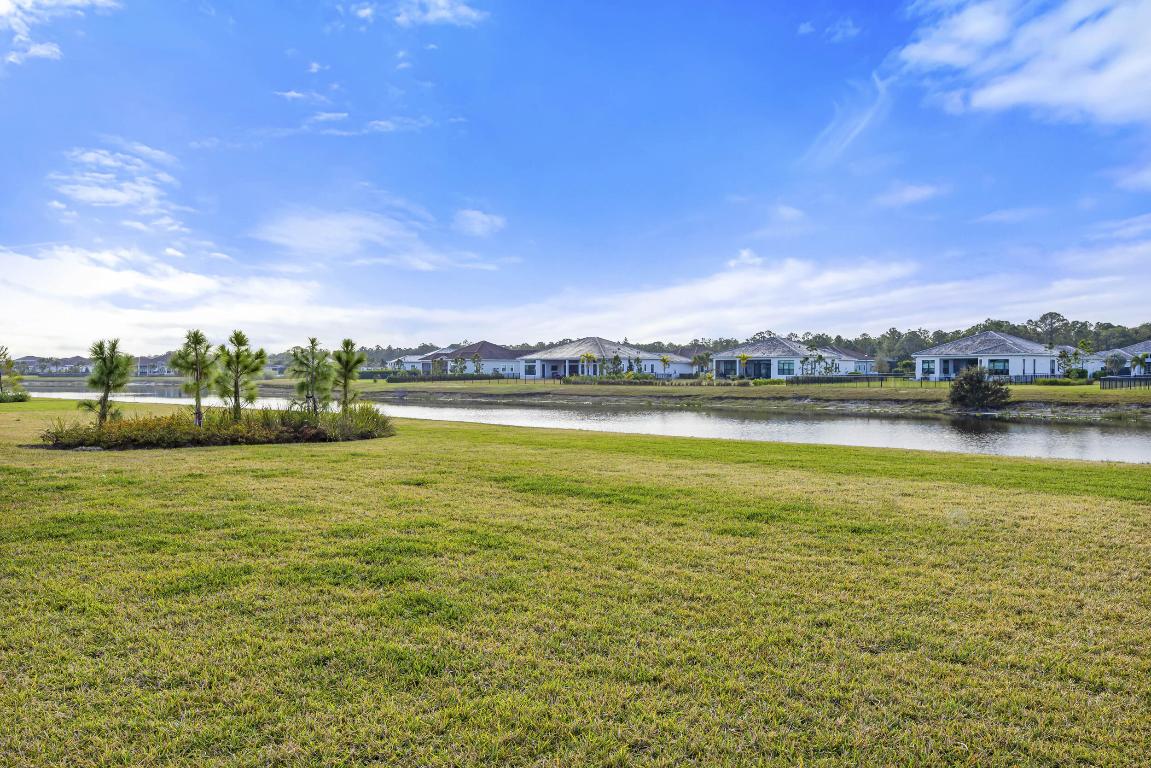 1876 SW English Garden Drive