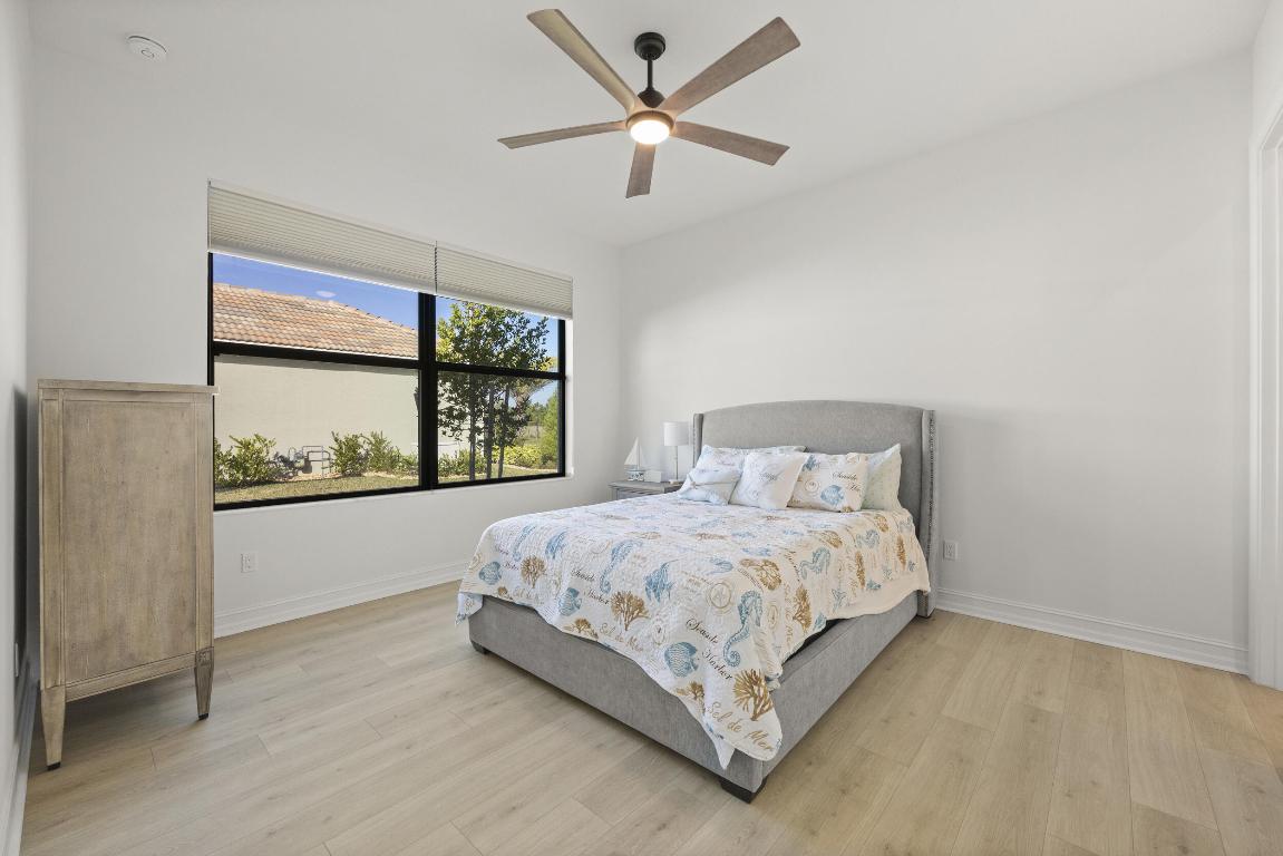 1876 SW English Garden Drive