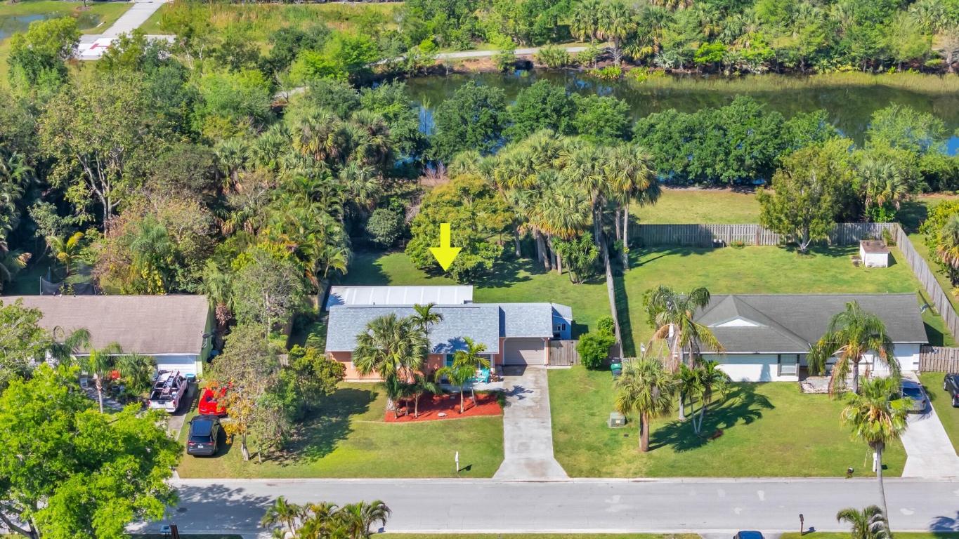 1718 SE Cascella Court