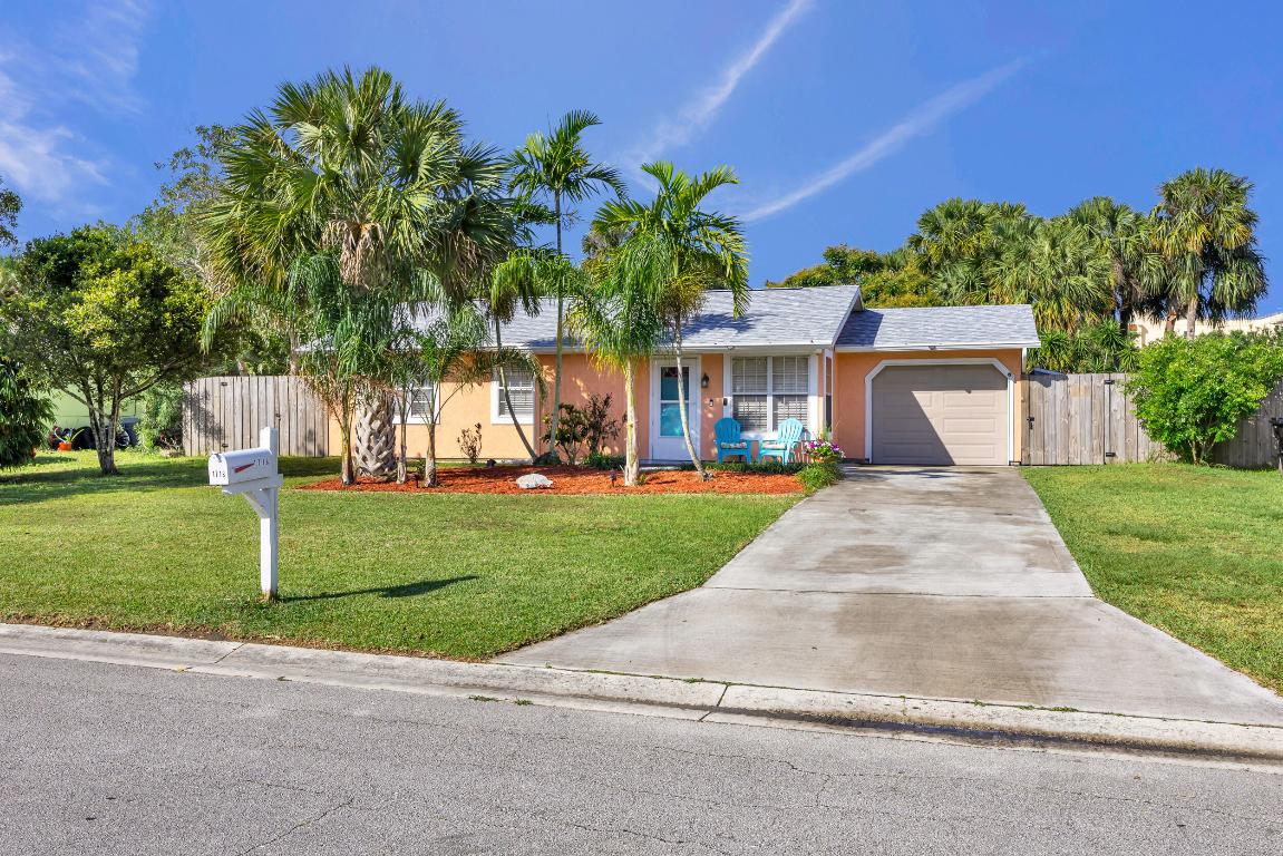 1718 SE Cascella Court