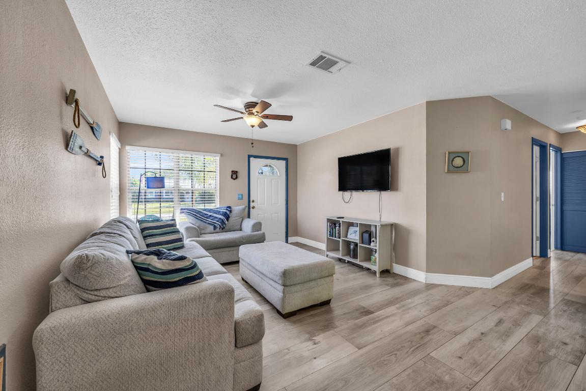 1718 SE Cascella Court